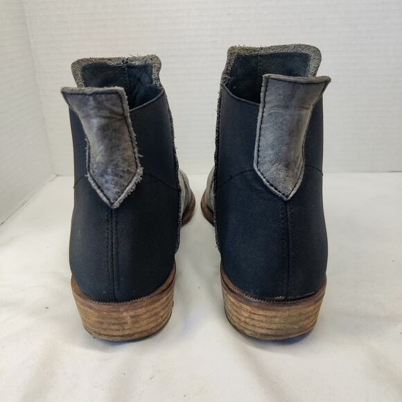 Free People Silver Gray Distressed Leather Boho Pull On Chelsea Ankle Boots 41 - Picture 3 of 10